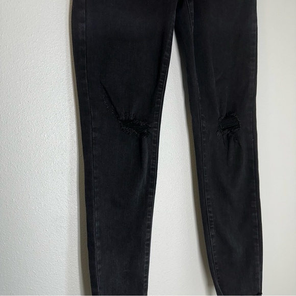 Judy Blue Lola Tapered Leg Black Jeans Distressed Knees Raw Hem Size 24 Women’s - Picture 8 of 11